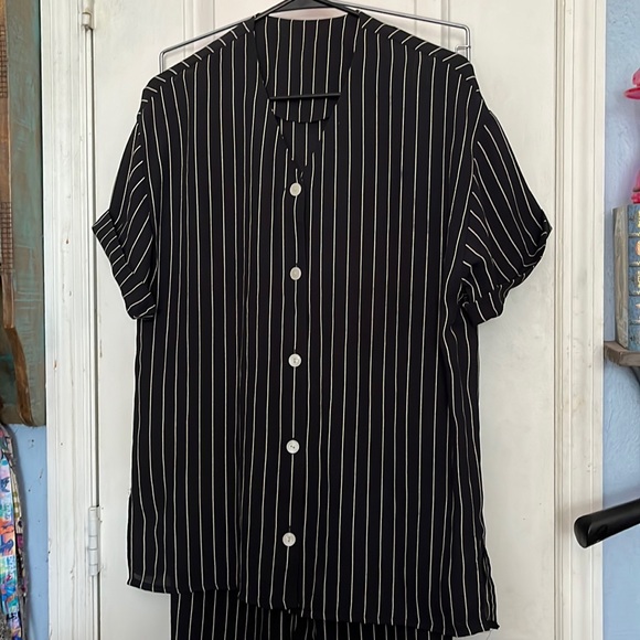 Liz Claiborne Pants - Liz Claiborne size Small pant set. LIKE NEW